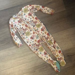 🌸 POSH PEANUT 🌸 Onesie